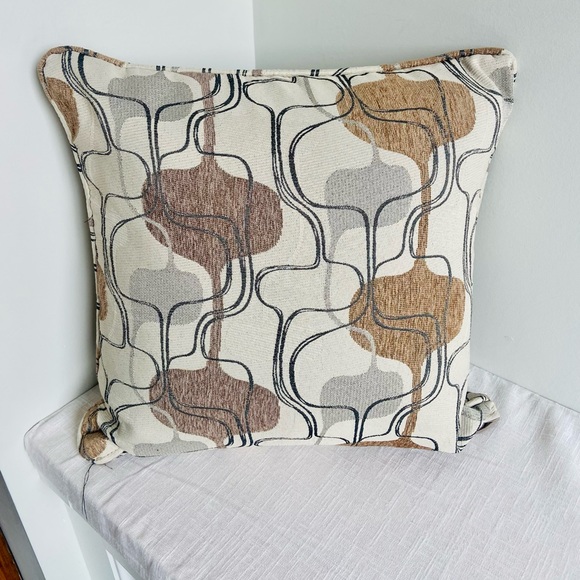 Other - Accent throw pillow 18x18